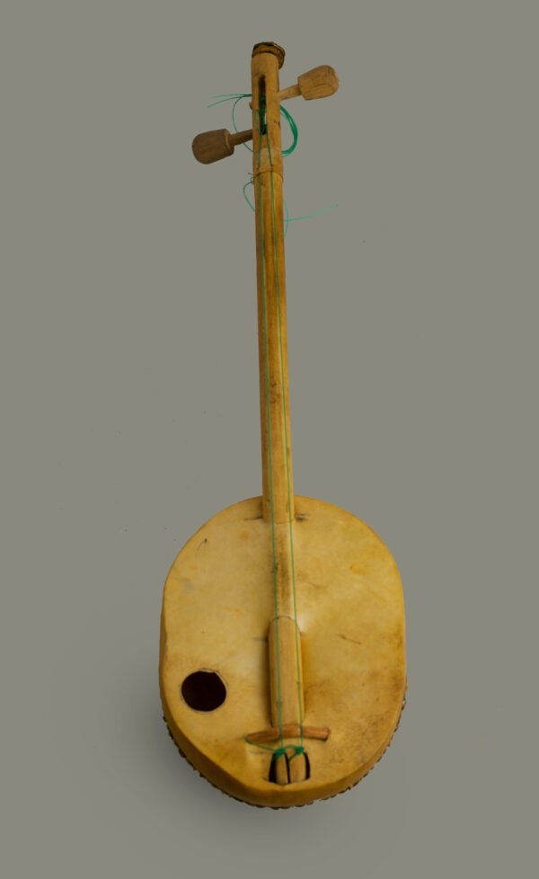 39 Kologo (Two-Stringed Lute)