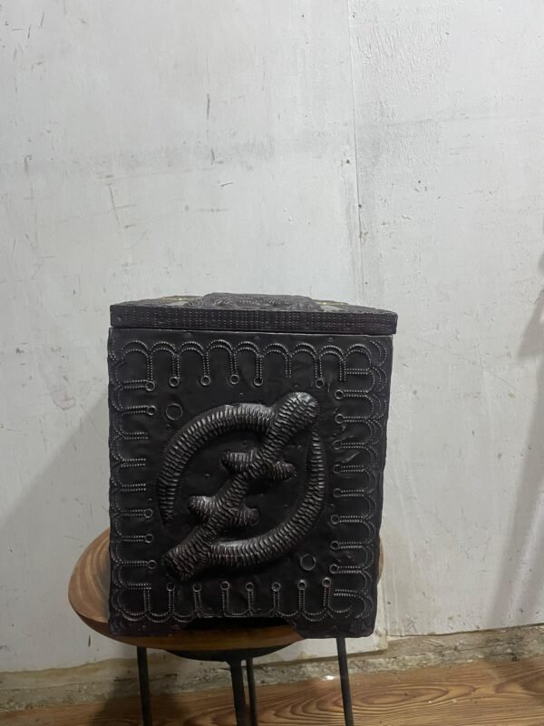 IMG-20250712-WA0001 Medium Jewelry Box – Classic Design