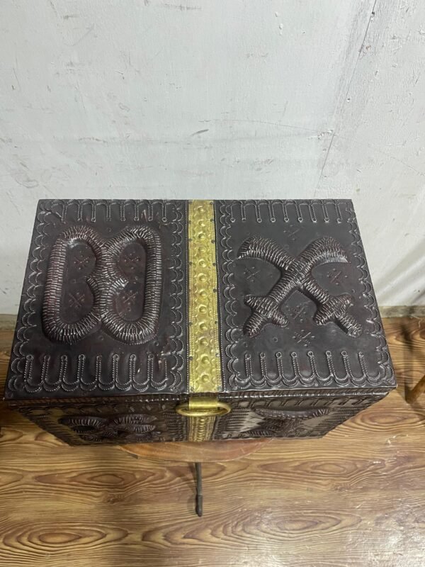 IMG-20250712-WA0003 Medium Jewelry Box – Classic Design